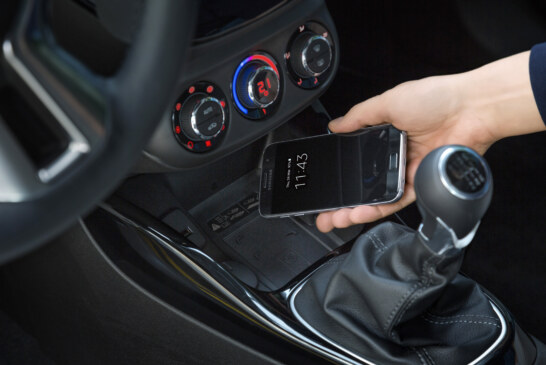 Opel Adam: lo smartphone si carica senza fili