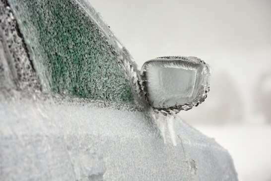 Neve e gelo, lavare l’auto per difenderla dal sale